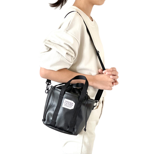 DRAWSTRING MINI TOTE FAKE LEATHER トートバッグ 【公式】 FREDRIK ...