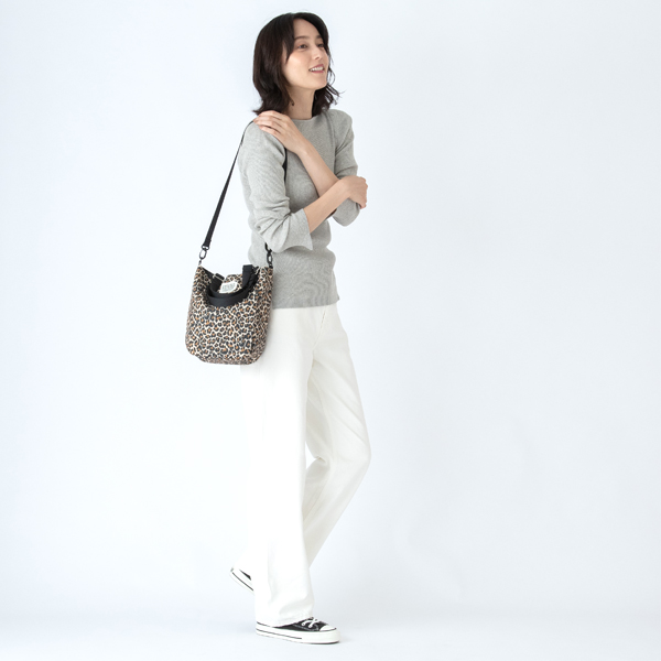 MISSION TOTE (XS) WHITE LEOPARD トートバッグ 【公式】 FREDRIK